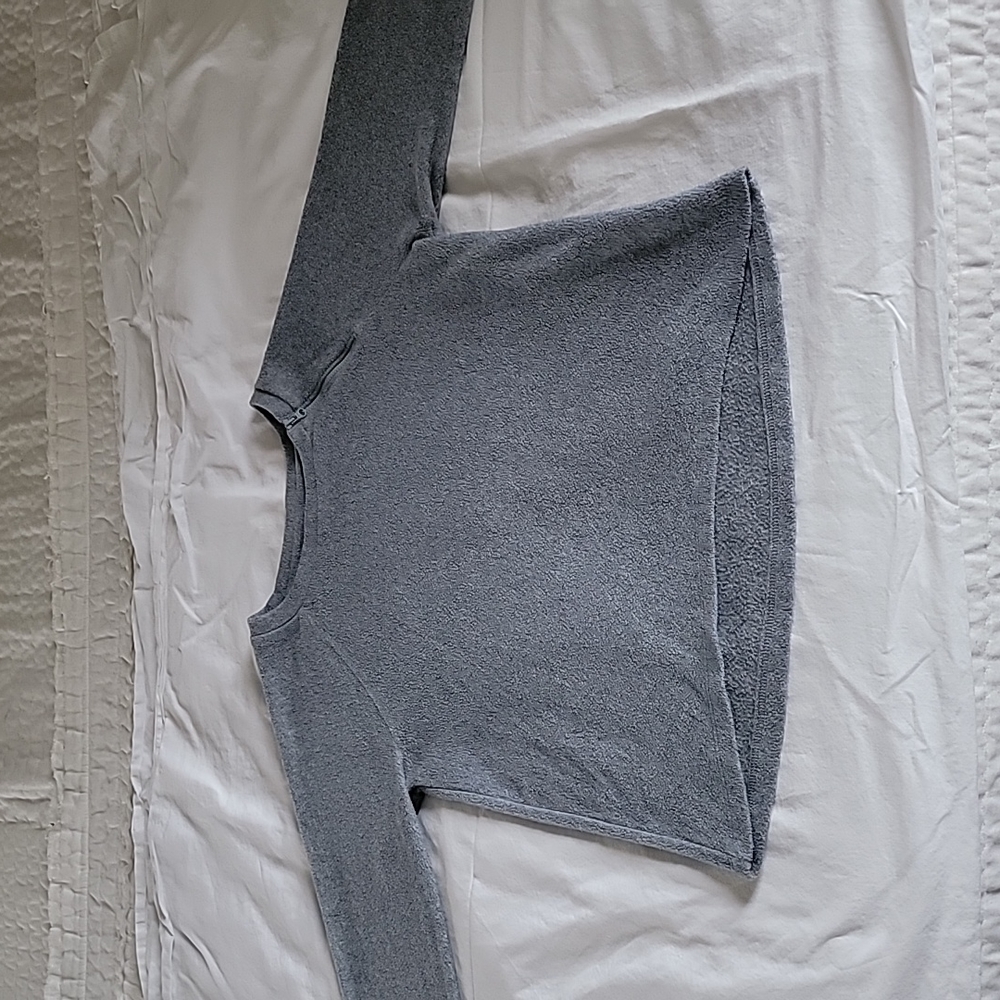 Boy's Old Navy Fleece Pullover,  Color Gray. Size XL(14)
